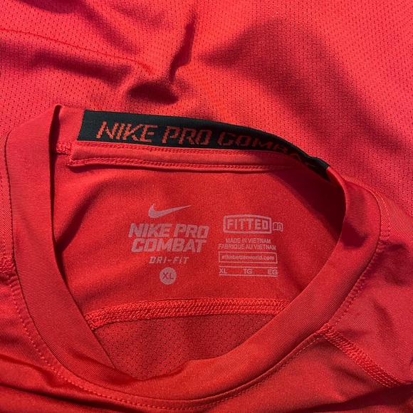 Youth  NIKE PRO COMBAT Dri-Fit, Fitted Long Sleeve Shirt. Size XL. - Picture 6 of 8